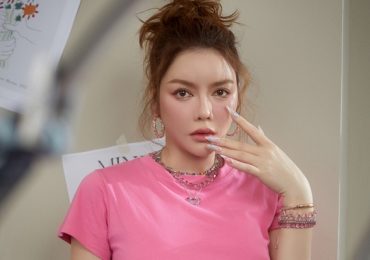 Lý Nhã Kỳ nóng bỏng khoe đường cong ‘căng đét’
