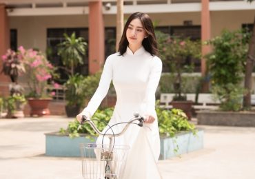 Lương Thùy Linh diện áo dài nền nã, khác thường với mái tóc ngắn