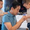Dương Khắc Linh ‘chật vật’ trông con, chuẩn bị sẵn ‘roi’ khi vợ Sara Lưu vắng nhà