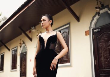 Á hậu Thủy Tiên hóa quý cô kiêu sa với trang phục tôn dáng