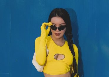 Trà Ngọc Hằng tự làm stylist, làm mẫu cho MMLG