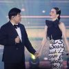 Quang Lê – Lệ Quyên nắm tay tình tứ