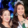 Hoa hậu Lương Thuỳ Linh dành một ngày đặc biệt cho mẹ
