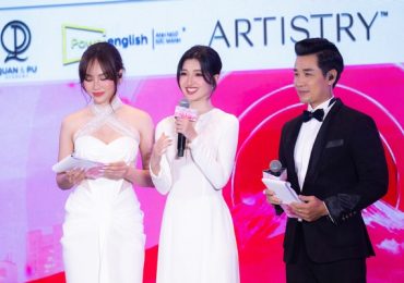 Phương Nhi tự tin ‘bắn’ tiếng Anh trong họp báo trao sash