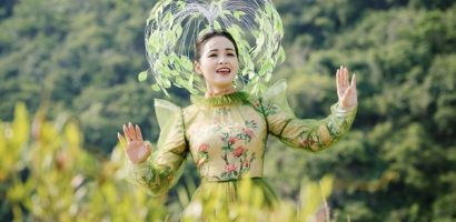 Trang Nhung ra mắt ‘Mong thế giới yên bình’