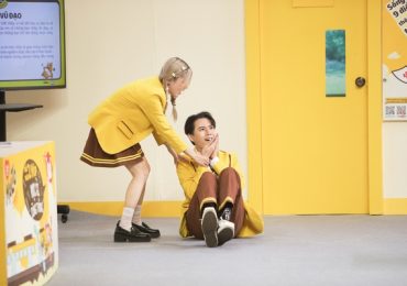 Luna ‘tác động vật lý’ lên mặt Min.T khiến anh chàng lăn quay ra sàn