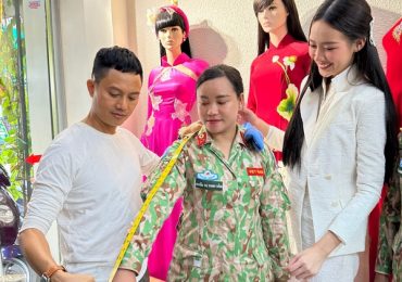 Hoa hậu Bảo Ngọc dẫn 10 nữ chiến sĩ Mũ Nồi Xanh đo áo dài