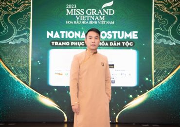 Đạo diễn Hoàng Nhật Nam chúc Nhà Thiết kế Việt Hùng sớm có người yêu