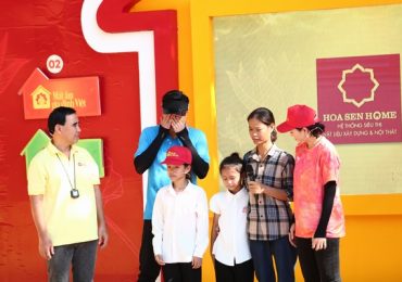 MC Tuấn Tú ôm mặt khóc nức nở khi nghe em nhỏ mồ côi ước mẹ ruột sống lại chơi với mình