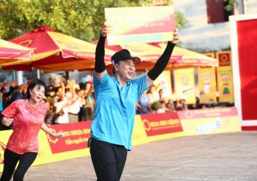 Tuấn Tú và Thanh Hương góp sức mang về 115 triệu đồng cho các em nhỏ mồ côi
