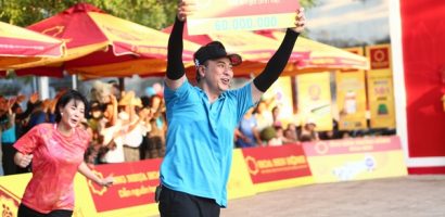 Tuấn Tú và Thanh Hương góp sức mang về 115 triệu đồng cho các em nhỏ mồ côi