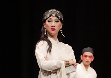 Lâm Nguyễn hóa cô đào đỏng đảnh, giành giật vị thế với đào nhì Thùy Dương