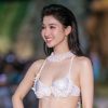 Mai Phương – Bảo Ngọc – Phương Nhi khiêu đốt sân khấu ‘Người đẹp biển’ với trang phục Bikini