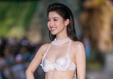 Mai Phương – Bảo Ngọc – Phương Nhi khiêu đốt sân khấu ‘Người đẹp biển’ với trang phục Bikini