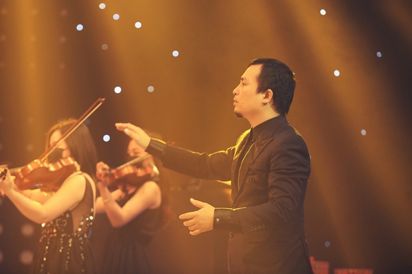 Chân dung nhạc sĩ làm mới hit ‘Bên trên tầng lầu’