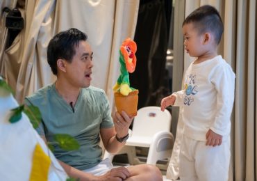 Dương Khắc Linh ‘đổi chiến thuật’ chơi cùng con