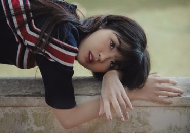 Suni Hạ Linh tung MV chính thức cho ca khúc có teaser hát 6 thứ tiếng