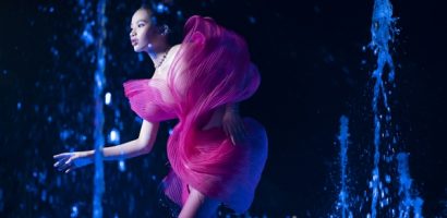 Bảo Hà catwalk trong mưa, hóa nàng tiên cá xinh đẹp với đôi chân dài thẳng tắp