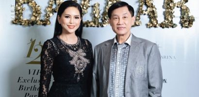 Gia đình ‘vua hàng hiệu’ xuất hiện cùng nhau trong tiệc sinh nhật Harper’s Bazaar Việt Nam