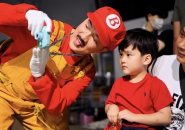 Đàm Vĩnh Hưng đưa con trai tới ủng hộ ‘ba nuôi’ Dương Triệu Vũ