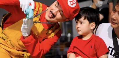 Đàm Vĩnh Hưng đưa con trai tới ủng hộ ‘ba nuôi’ Dương Triệu Vũ