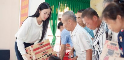 Á hậu Đào Thị Hiền giản dị từ thiện tại Nghệ An