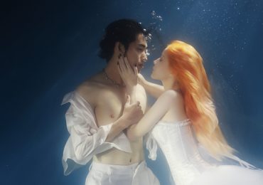 Quang Đăng tung bộ ảnh couple chụp dưới nước đầy nghệ thuật