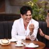 Lâm Hùng thích thú khi được Hoàng Rapper và Chen Ru Lu mời thưởng thức ẩm thực Trung Hoa