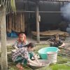 Thùy Tiên, MisThy về quê học nghề làm bánh tráng sữa