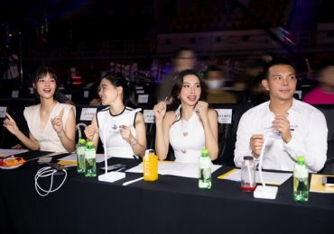 BGK Miss Grand Vietnam thích thú trước màn trình diễn của thí sinh trong buổi tổng duyệt