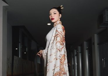 Diện lại áo dài từng ghi dấu trên đấu trường quốc tế 5 năm trước, Minh Tú tự tin ‘chặt đẹp’ dàn mỹ nhân Việt