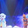 The Masked Singer Vietnam: Cừu Bông – Cá Ngựa Đôi ngân vang đầy khắc khoải và da diết