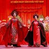 Hoa hậu Bảo Ngọc, Thanh Thủy, Mai Phương lộng lẫy trong BST ‘Cội nguồn Sân khấu’ của NTK Việt Hùng