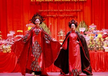 Hoa hậu Bảo Ngọc, Thanh Thủy, Mai Phương lộng lẫy trong BST ‘Cội nguồn Sân khấu’ của NTK Việt Hùng