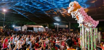 Màn rước đèn, phá cổ đêm hội trăng rằm ấn tượng với sự tham gia của hơn 1200 em nhỏ và phụ huynh