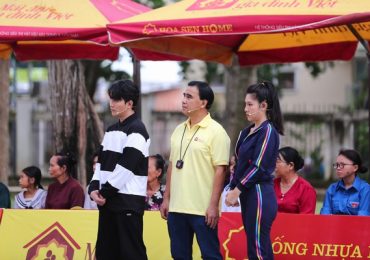 MC Quyền Linh, Will 365 và MC Việt Anh xót xa trước hoàn cảnh của các em nhỏ mồ côi