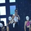 VUVU diện quần váy, khoe hình thể trong sản phẩm âm nhạc mới