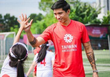 Cầu thủ Đoàn Văn Hậu lan toả lối sống tích cực đến trẻ em có hoàn cảnh khó khăn