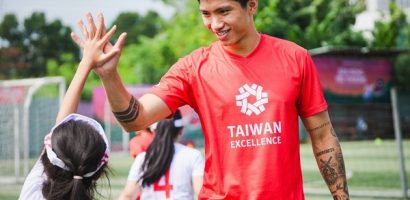 Cầu thủ Đoàn Văn Hậu lan toả lối sống tích cực đến trẻ em có hoàn cảnh khó khăn