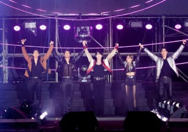 Dàn sao Thái nhảy ‘See tình’ tặng fans Việt