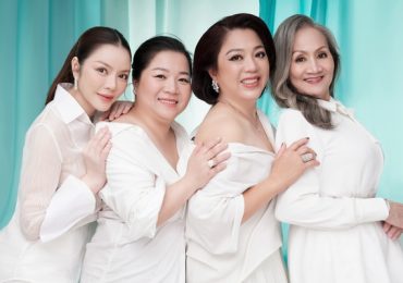 Lý Nhã Kỳ quây quần bên mẹ ruột và các chị dịp Trung thu