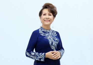 Danh ca Phương Dung ‘khóc không thành tiếng’ khi cầm những đồng tiền đầu tiên