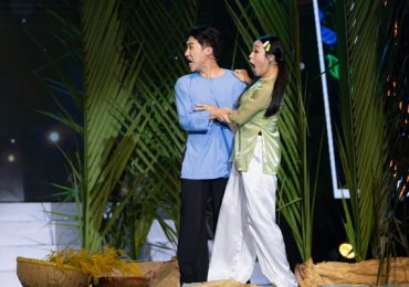 Trà Ngọc bất ngờ ‘cưỡng hôn’ Lâm Nguyễn ngay trên sóng truyền hình
