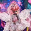 The Masked Singer Vietnam: Nàng Tiên Hoa chiếm trọn spotlight khi khoe vocal khủng với hit ‘Hối duyên’