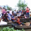 Negav ‘bán rẻ như cho’, Dương Lâm mở liveshow trên chợ Nổi