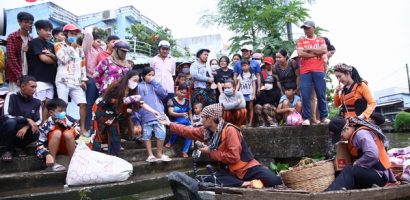 Negav ‘bán rẻ như cho’, Dương Lâm mở liveshow trên chợ Nổi