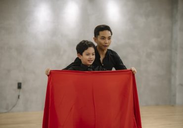 Mẹ vắng nhà ba là siêu nhân: ‘Tua ngược’ những khoảnh khắc xúc động của các ông bố siêu nhân