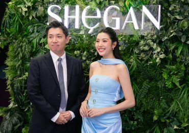 Dàn Hoa Á hậu, nghệ sĩ đến chúc mừng Á hậu Thúy Vân lên chức