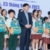 Ông Johnathan Hạnh Nguyễn, Tiên Nguyễn trao học bổng dự án ‘Ươm mầm tương lai’