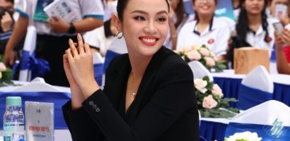 Á hậu Thủy Tiên truyền cảm hứng tới hàng ngàn sinh viên trong ngày khai giảng